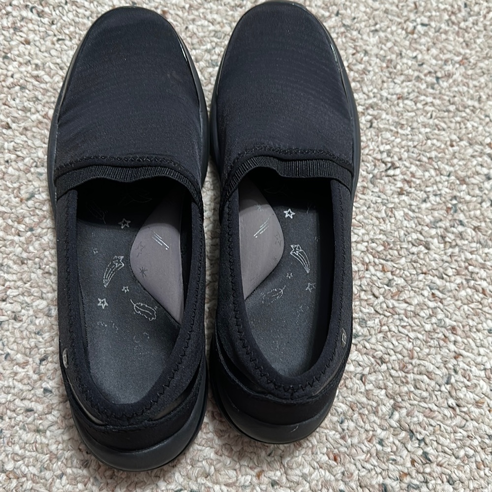 Black BZees 8.5 slip on shoes